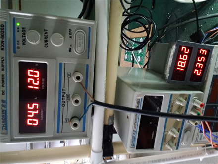 輸入電壓：DC12-24V 50W 2.3A 輸出電壓：18-20V
