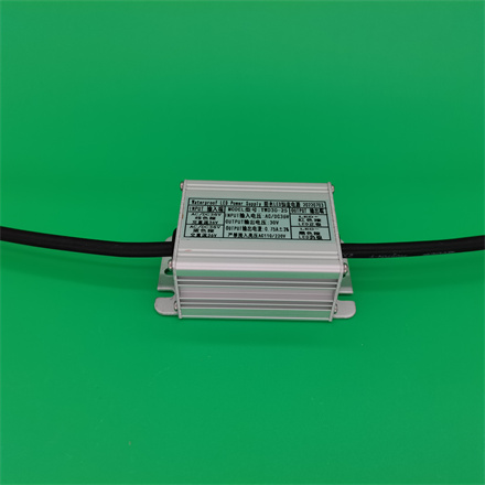 輸入電壓：AC36V電流：0.75A輸出電壓：28-33V